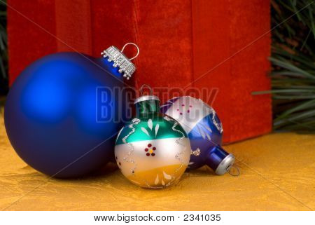 Bolas de Natal e presentes