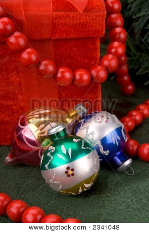 Bolas de Natal e presentes