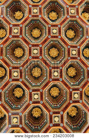 Mir, Belarus - September 1, 2016: Ceiling Roof In The Dining Room Izba In Castle Complex Museum. Fam