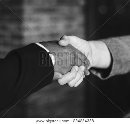 Businessmen shaking hands in a agreeement