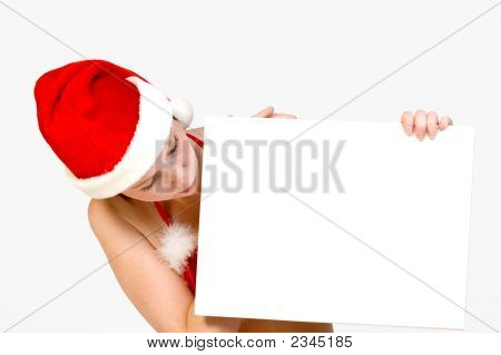 Natale ragazza alzando un cartello bianco per Copyspace