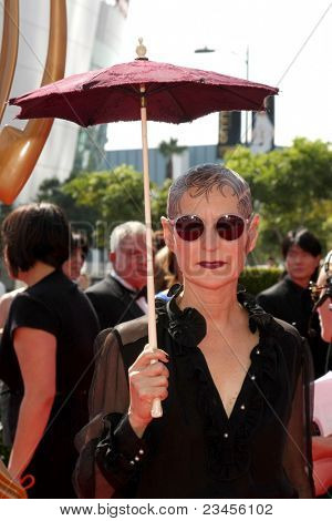 Los Angeles-Sept-10: Lou Eyrich Ankunft der kreativen Primetime Emmy Awards Ankunft bei Nokia 