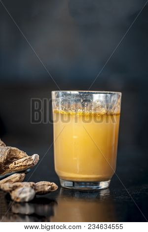 Dried Ginger Or Zingiber Officinale Or Soth,sonth With Ayurvedic Medicinal Extracted Juice In A Tran