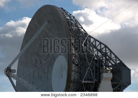 Stor satellit antenne
