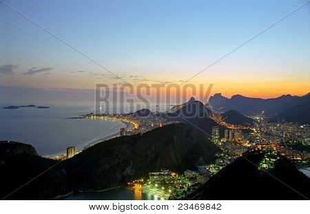 Rio og Copacabana ved solnedgang
