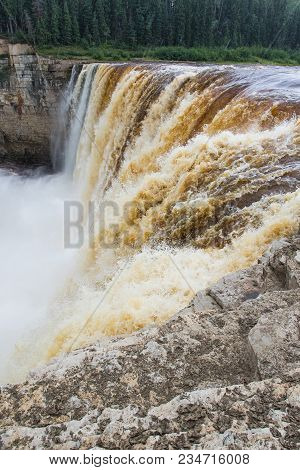 Alexandra Falls Tumble 32 Meters Over The Hay River, Twin Falls Gorge Territorial Park Northwest Ter