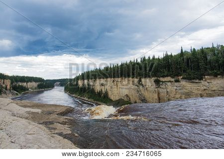 Alexandra Falls Tumble 32 Meters Over The Hay River, Twin Falls Gorge Territorial Park Northwest Ter