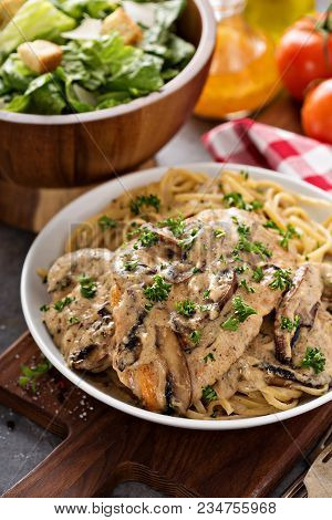 Chicken Marsala With Mashrooms And Linguine Pasta
