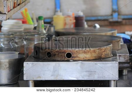 Equipment For Making Crepes Is Pan Iron