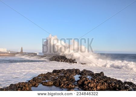 Photo Picture Of A Big Wave In The Ocean