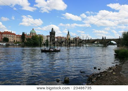 In barca sul fiume in Praha /Prague