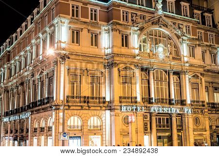 Lisbon - April 01 , 2018 :  Hotel At Night In Restauradores Square In Lisbon. Restauradores Square