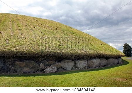Newgrange And Knowth