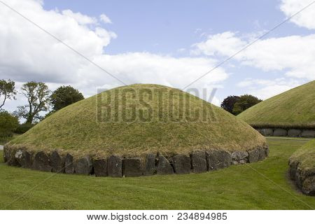 Newgrange And Knowth
