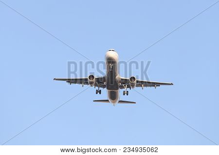 Istanbul, Turkey - January 07, 2018: Turkish Airlines Airbus A321-231 (cn 4643) Landing To Istanbul 