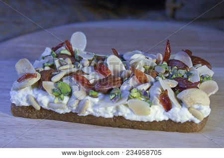 Mafrooka, Arabic Sweets For Ramadan And Eid