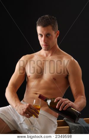 Лить вино