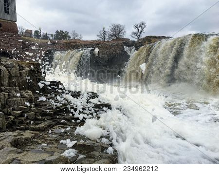The Big Sioux River Flows Over Rocks In Sioux Falls South Dakota With Views Of Wildlife, Ruins, Park
