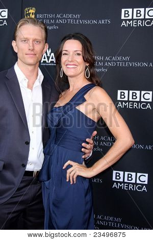 LOS ANGELES - WRZ 17: Neil Jackson, Ky Furneaux przybywa 9 roczne BAFTA Los Angeles TV herbaty 