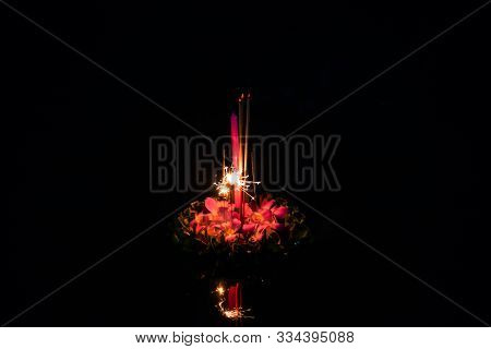 Loykratong Festival In Thailand People Come Out To Loi Krathong To Ask For Blessings From Phra Mae K