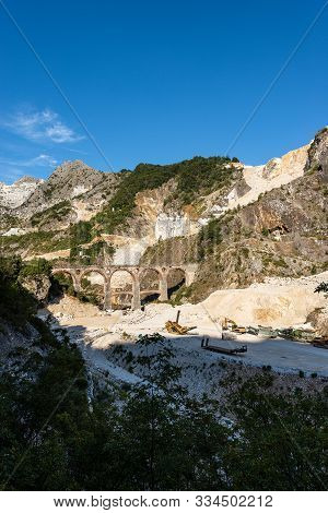White Carrara Marble Quarries In The Apuan Alps (alpi Apuane), Italy, Tuscany Region, Italy, Europe