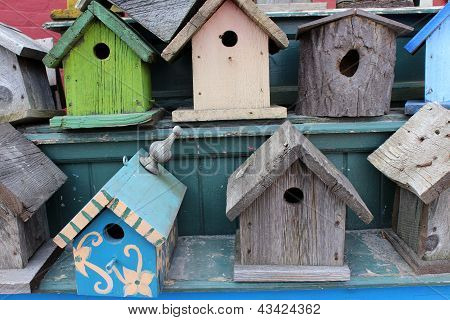 Nichoirs en bois rustiques