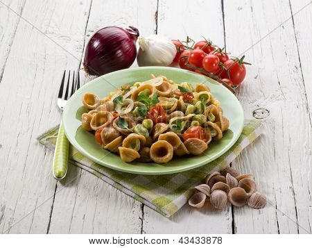 orecchiette met bean breed en verse tomaten