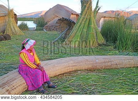 Incredible Uros Floating Islands All Built Of Totora Reeds On The Peruvian Dide Of Lake Titicaca, Un