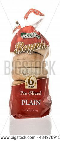 Winneconne, Wi -14 September 2021:  A Package Of Yoders Plain Bagels On An Isolated Background