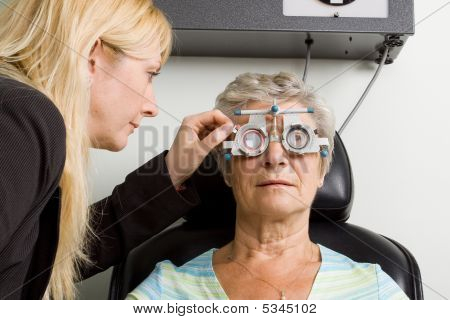 Pani o Eye egzaminu