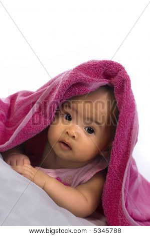 Bébé dans la serviette