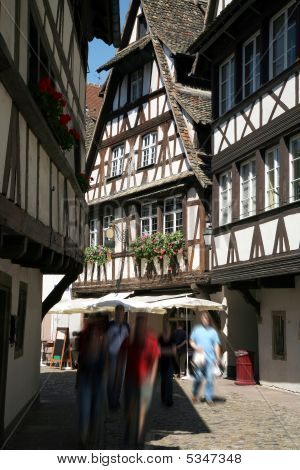 Szűk utcában a Petite-france, Old Town, Strasbourg, Franciaország