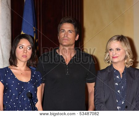 LOS ANGELES - OCT 16:  Aubrey Plaza, Rob Lowe, Amy Poehler at the 