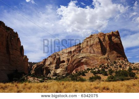Formation de roche rouge près de Parc National de Capitol Reef