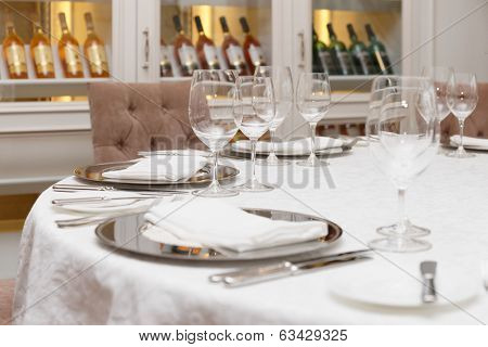 Table arrangement in an expensive haute cuisine restaurant 