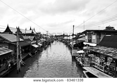 Amphawa, Thailand - Nov 25: Classic Thai Style Market Along Amphawa Canal