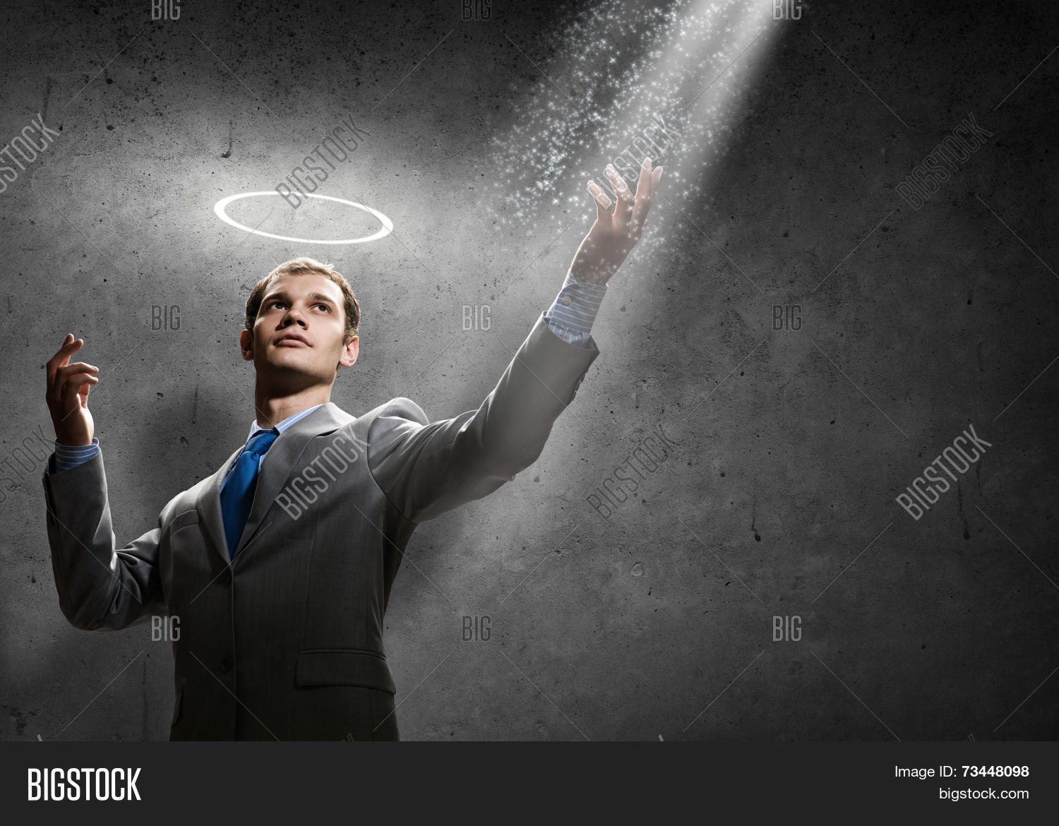 Человек с нимбом. Человек с нимбом. Нимб над головой. Нимб над головой. Нимб над головой что это.