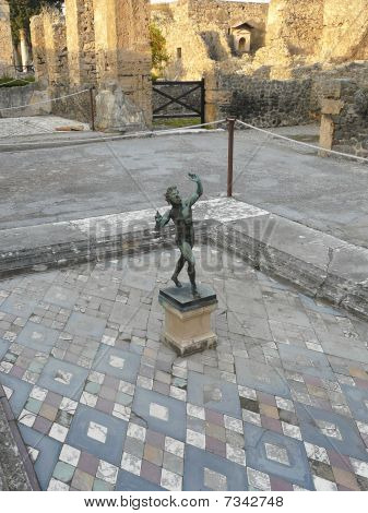 Courtyard of a ruined villa at Pompeii, Italy