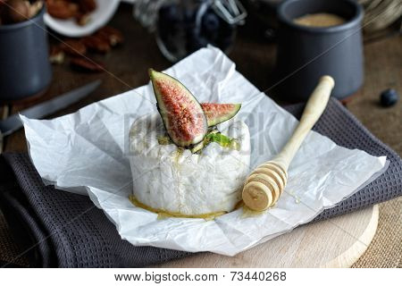 Cheese With Figs And Honey