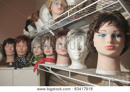 lot of beautiful wig for someone who have cancer or something el