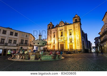 Giraldo Square