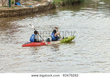 Vang Vieng, Lao P.d.r. - October 24 : Unidentified Tourists Are Rowing Kayak Boats In Song River On