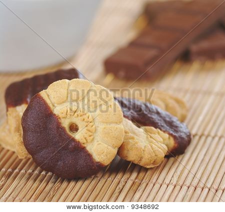 Cookies med chokolade dækning