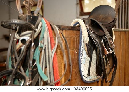 Photo of saddle in stall, in loose-box.