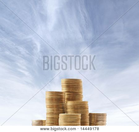 Pengar över himmel bakgrund