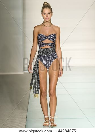 Vix Paula Hermanny- 2017 Funkshion Swim Fashion Week