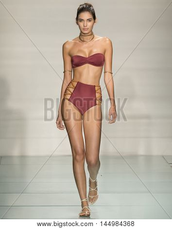 Vix Paula Hermanny- 2017 Funkshion Swim Fashion Week