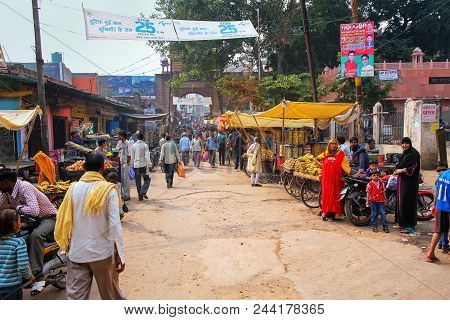 Fatehpur Sikri, India-novmber 9: Unidentified People Walk Through Street Market On November 9, 2014 