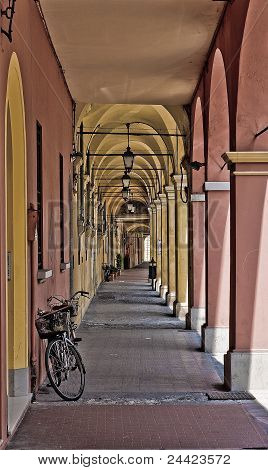 Gasse. Cento. Emilia-Romagna. Italien.