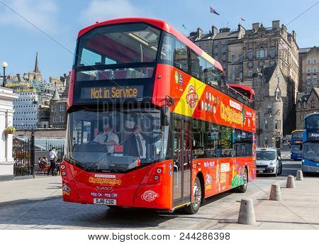 Edinburgh, Scotland - May 24, 2018: Sightseeing Bus Near Royal Mile And Waverley Station In Edinburg